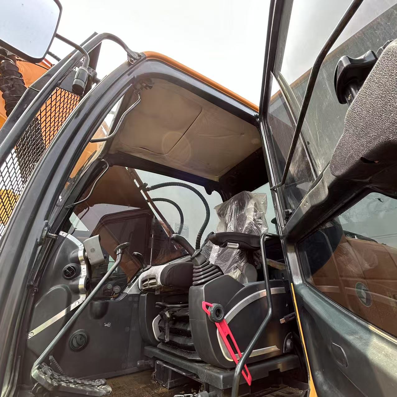 hyundai 225lc 9s hour meter and dashboard 2017