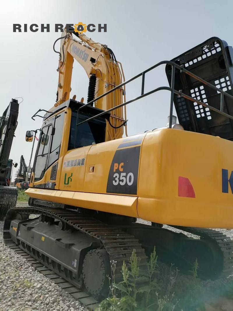 Undercarriage and tracks of a used Komatsu PC350 excavator | Price on request