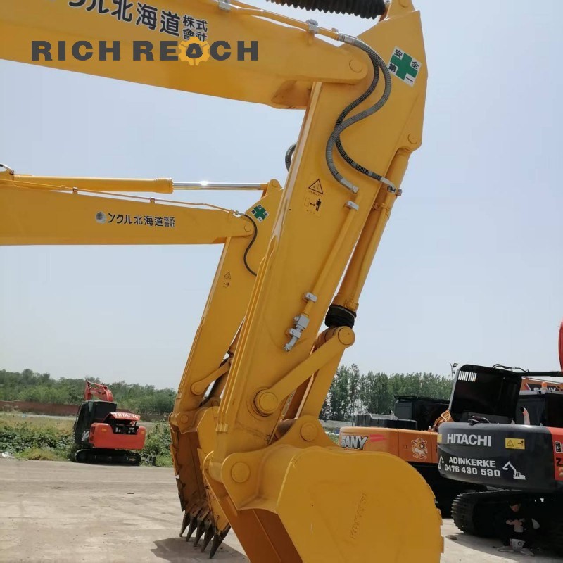 Undercarriage and tracks of a used Komatsu PC360 excavator – 36-ton hydraulic excavator, price on request