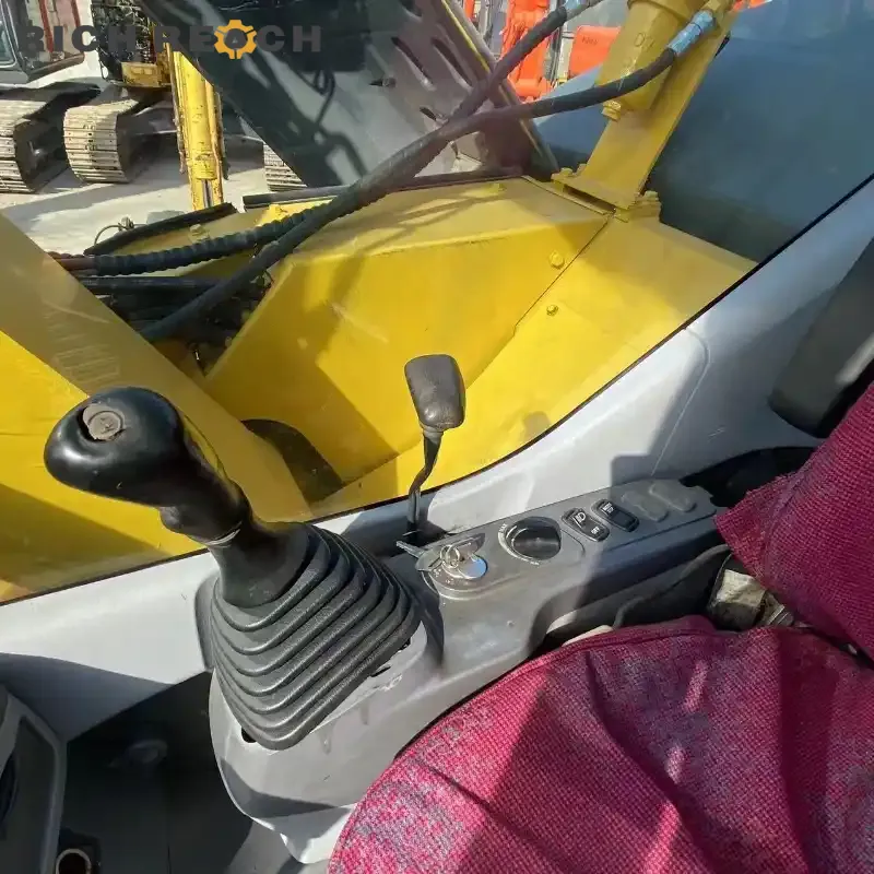 New track undercarriage on Komatsu PC78 used excavator for sale