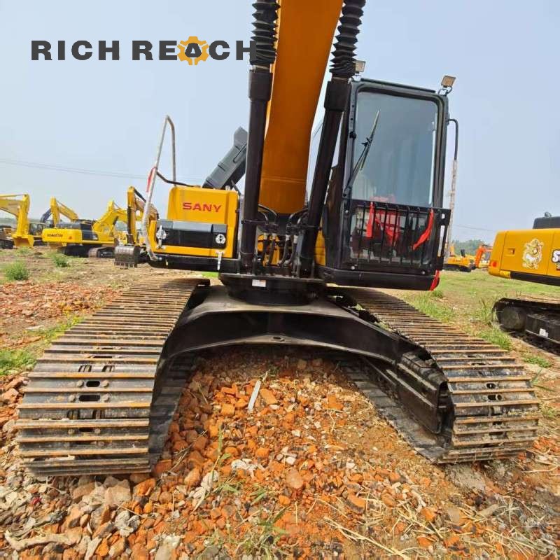 Hydraulic main pump and control valves of a used 2023 SANY 215H excavator, 21-ton class, priced at $30,750 by Richreach