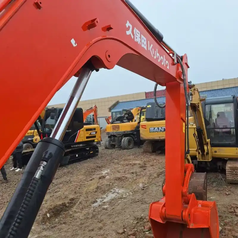 Low hours compact excavator side view – used Kubota KX183 ready to work